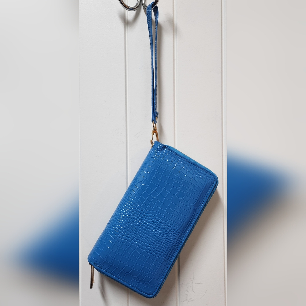 Croc Embossed Blue Vegan Leather Wristlet Wallet